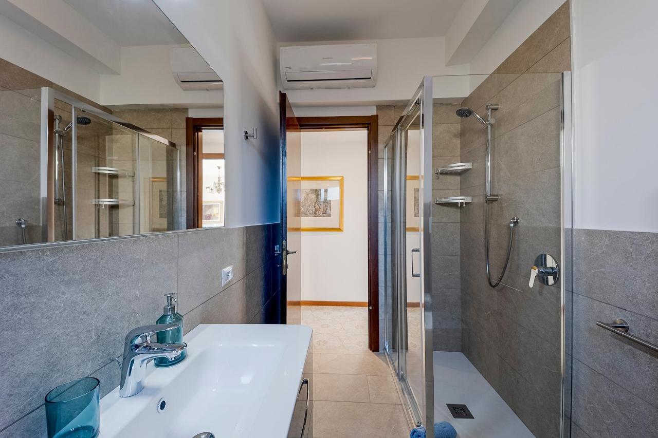 דירות סנרמו Portosole Attic - With Terrace And Private Parking מראה חיצוני תמונה
